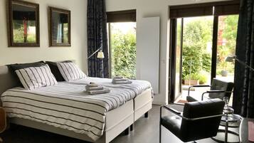 Kamar Double Desain, pemandangan kebun, lantai dasar | Seprai antialergi, minibar, dan didekorasi berbeda-beda