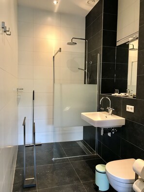 Design Double Room, Garden View, Ground Floor | Bathroom | Towels - Arthouse B&B Dordrecht (Dordrecht)