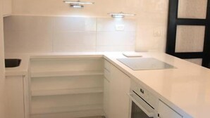 Exclusive Apartment | Private kitchen | Full-sized fridge, microwave, oven, stovetop - 4 Yonatan - Emek Refaim - Jerusalem-Rent (Jerusalem)