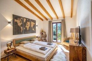 3 habitaciones, tabla de planchar con plancha, wifi y ropa de cama 