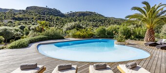 Luxurious finca with large pool in a unique location