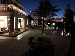 Front of property – evening/night - Tenuta Lisetta (Monterotondo)