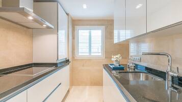 Réfrigérateur, micro-ondes, four, lave-vaisselle