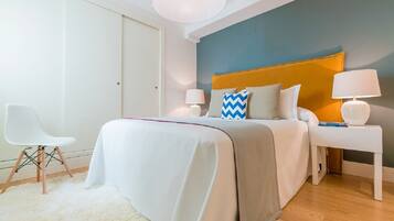 3 bedrooms, iron/ironing board, internet, bed sheets