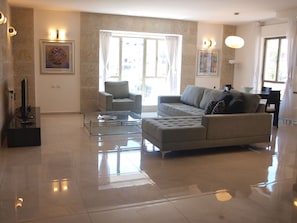 Apartment | Living area | Flat-screen TV