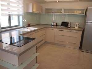Apartment | Private kitchen - MBD7 - Kikar Hamusica - 12 Mevoh Beit David - Jerusalem-Rent (Jerusalem)