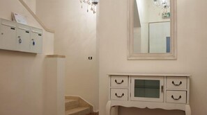 Staircase - MBD7 - Kikar Hamusica - 12 Mevoh Beit David - Jerusalem-Rent (Jerusalem)