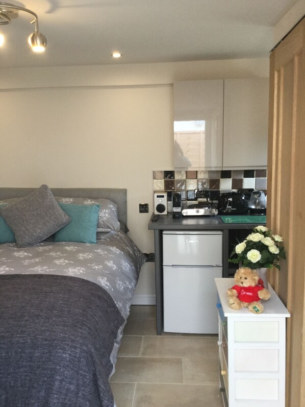 Studio | In-room safe, iron/ironing board, free WiFi, bed sheets