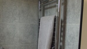 Studio | Bathroom - Auntie Bett's (Kingsbridge)