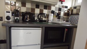 Studio | Private kitchenette - Auntie Bett's (Kingsbridge)