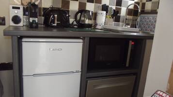 Studio | Private kitchenette | Full-sized fridge, microwave, stovetop, coffee/tea maker