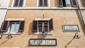 A building facade with the name "FORNO" prominently displayed.