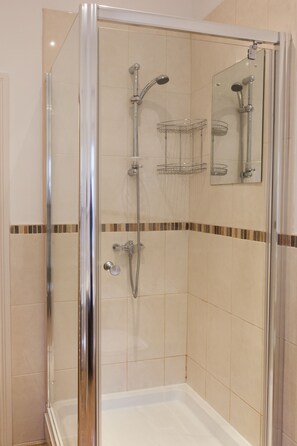 Apartment | Bathroom | Separate tub and shower, free toiletries, hair dryer, towels