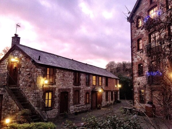 Exterior - The Long Barn (The Old Mill Holiday Cottages) (Nannerch)