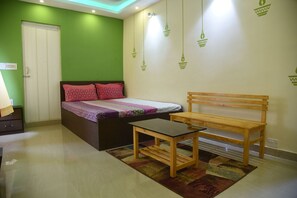 Deluxe-Zimmer | Betten mit Memory-Foam-Matratzen, Minibar, individuell dekoriert