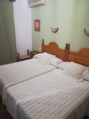 双人房或双床房 | 熨斗/熨板、免费 WiFi、床单