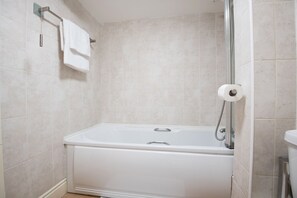 Appartement Ville, 2 chambres | Salle de bain