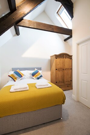 City Apartment, 2 Bedrooms | 2 bedrooms, iron/ironing board, free WiFi, bed sheets