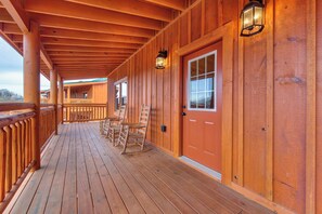 Terrace/patio - Mountain Moonshine, Private Indoor Pool, Pool Table, Arcade Game, Theater Room (Sevierville)