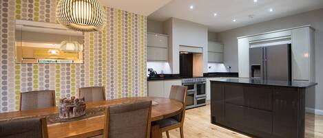 House, 3 Bedrooms | In-room dining