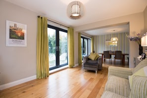 House, 3 Bedrooms | Living area - Musgrave Gardens (Durham)