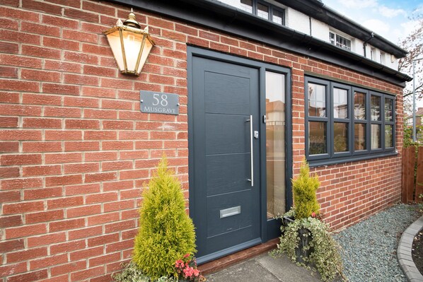 Property entrance - Musgrave Gardens (Durham)