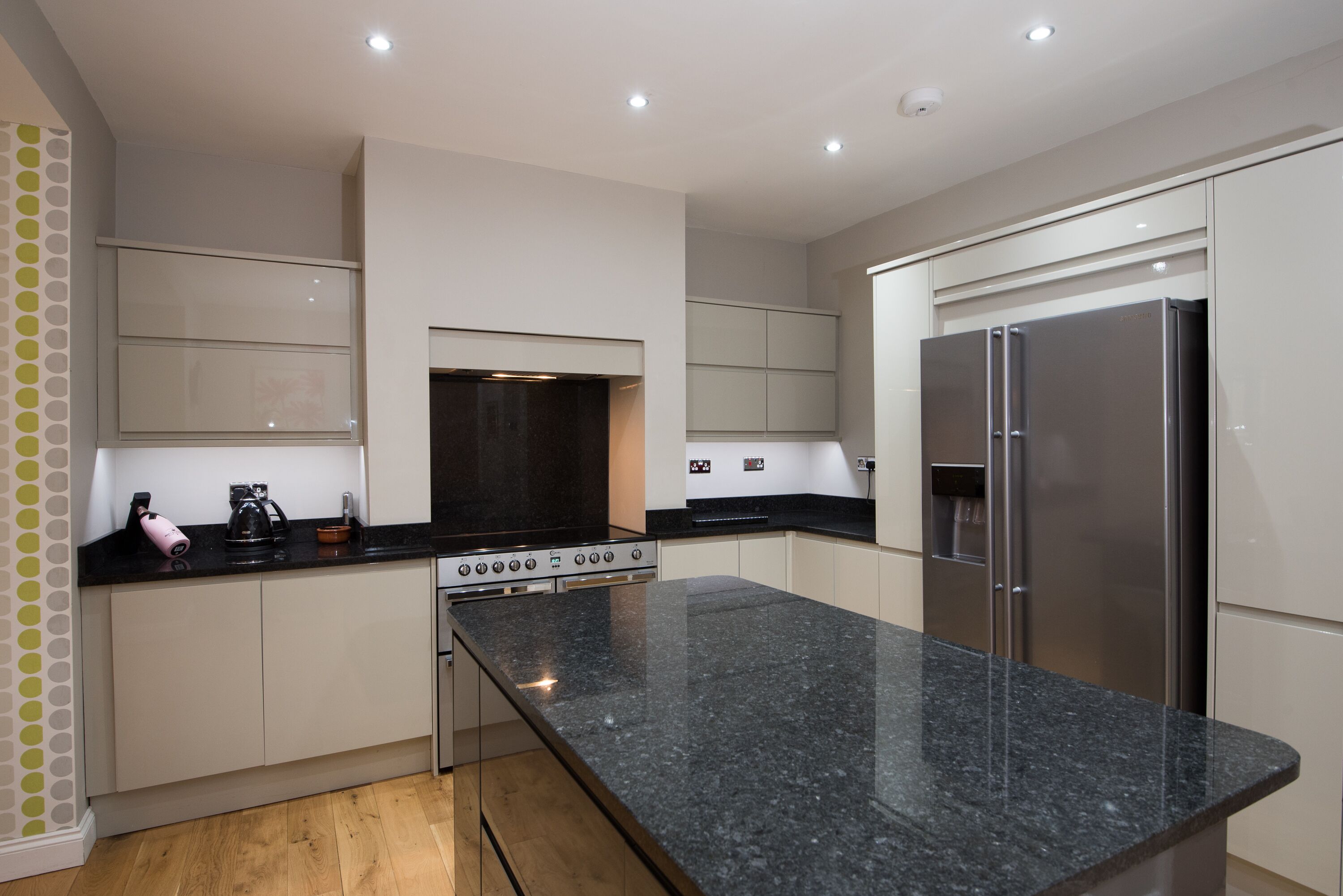 House, 3 Bedrooms | Private kitchen | Fridge, microwave, oven, stovetop