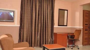 Executive Room | Individually decorated, individually furnished, desk, laptop workspace