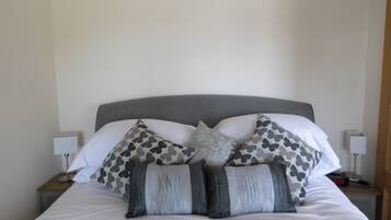 House, 1 Bedroom | 1 bedroom, Egyptian cotton sheets, premium bedding, in-room safe