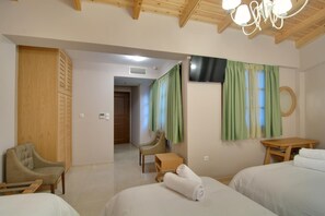 Egyptian cotton sheets, premium bedding, pillow-top beds, minibar - Ali Pasha Hotel (Ioannina)