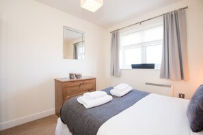 2 عدّة غرف نوم ومكواة/لوح كي وواي فاي مجانًا وملاءات أسرّة