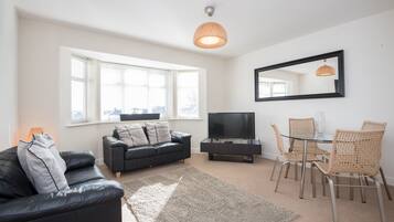 Apartment, 2 Bedrooms | Living room | Flat-screen TV