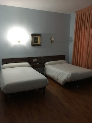 Chambre avec lits jumeaux, 2 lits une place