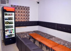 Bữa sáng kiểu Âu hàng ngày với phụ phí nhỏ 