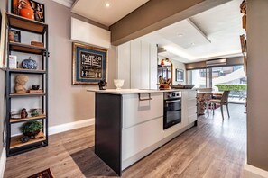 Comfort Apartment | Dapur peribadi | Peti sejuk, ketuhar gelombang mikro, ketuhar, dapur 