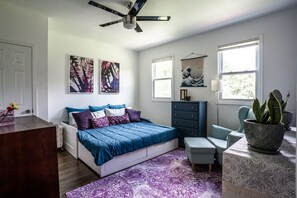 4 slaapkamers, een strijkplank/strijkijzer, gratis wifi, beddengoed