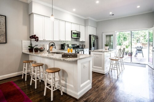 Spacious Home with 5000 Sq Ft Yard close to Downtown DC & Metro