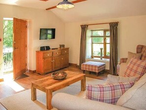 Fernseher, DVD-Player, Bücher, Musikbibliothek