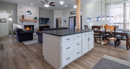 604 - Upscale, Modern & Comfortable, Pet friendly