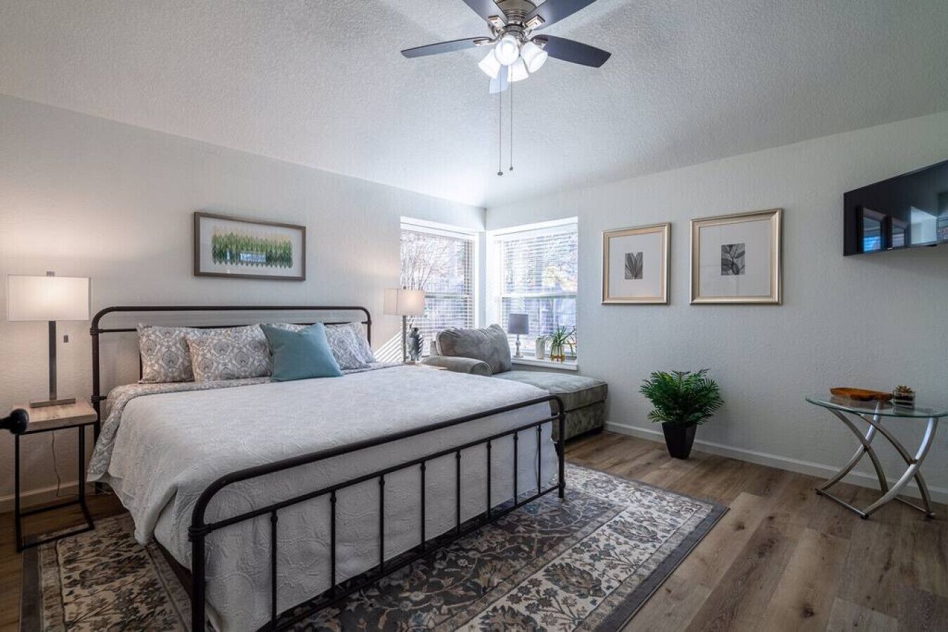 3 habitaciones, tabla de planchar con plancha, cuna de viaje y wifi 