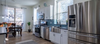 604 - Upscale, Modern & Comfortable, Pet friendly