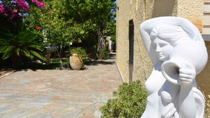 Unclassified image, 5 of 40, button - Cozy Family Home With Charming Outdoor Facilities (Aegina)