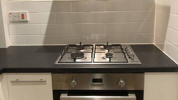 Penthouse Eksekutif | Dapur pribadi | Lemari es, microwave, oven, dan kompor