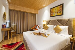 Minibar, in-room safe, soundproofing, iron/ironing board - White Stone Resorts (Manali)