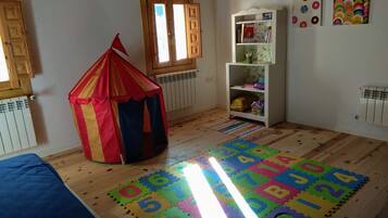 Zona de juegos infantil cubierta