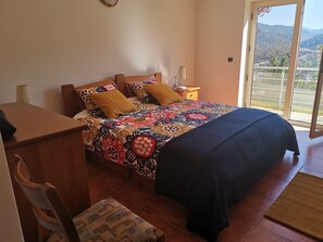 3 bedrooms, soundproofing, iron/ironing board, travel cot - VILLA CASA CAPUCINE - RIO CALDO - GERES NATIONAL PARK (Rio Caldo)