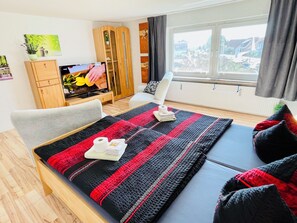 3 bedrooms, free WiFi, bed sheets