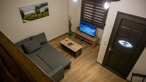 อพาร์ทเมนท์, 1 ห้องนอน | บริเวณนั่งเล่น | ทีวีจอแบน