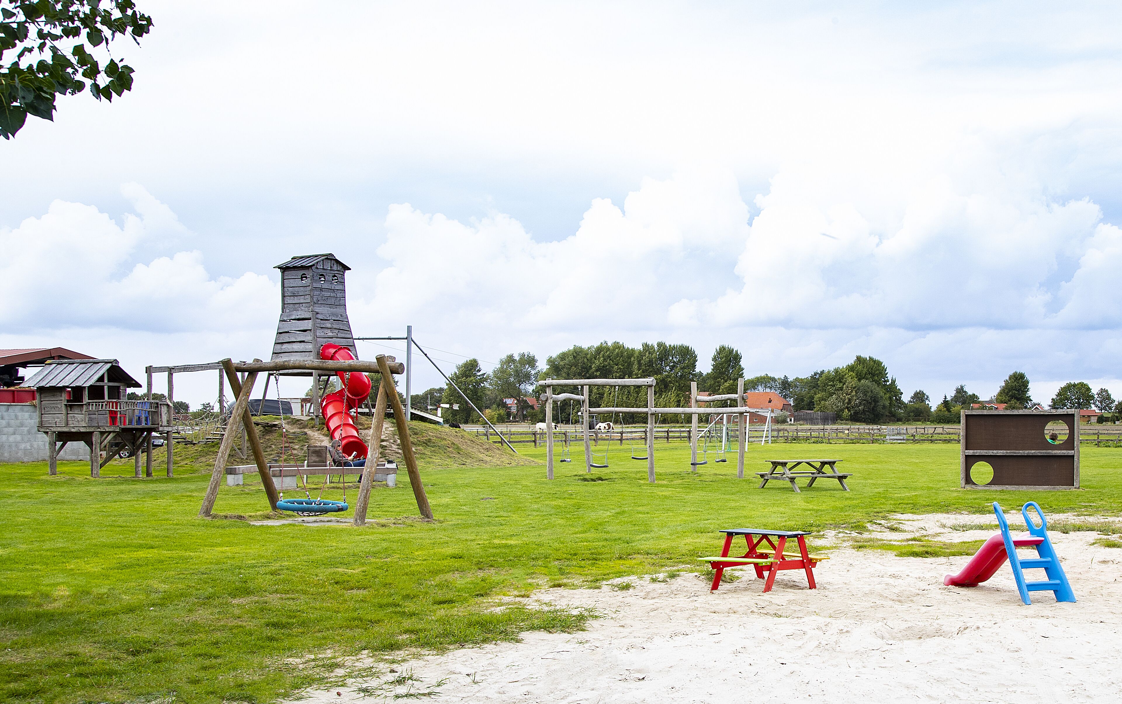 children’s play area – outdoor