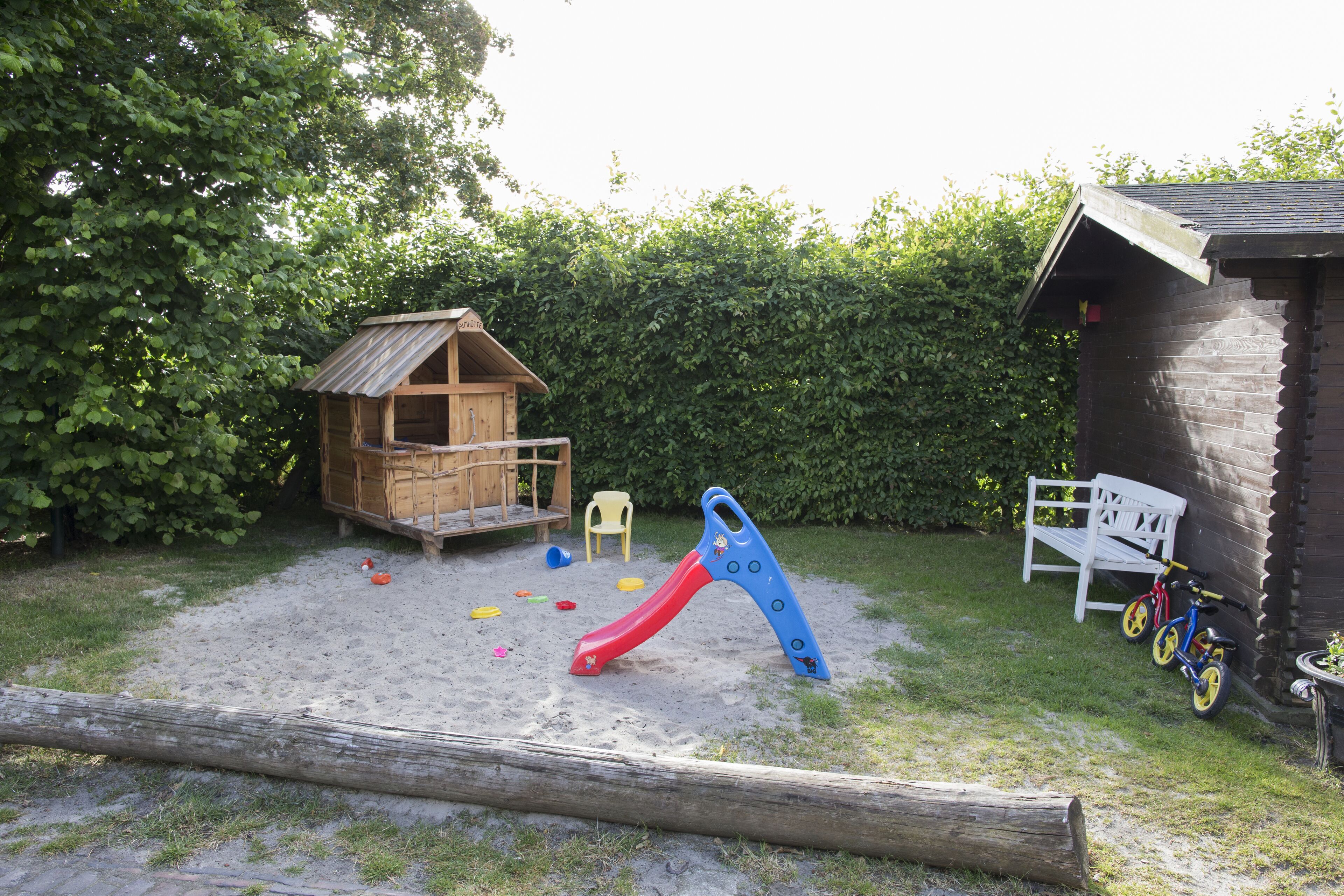 children’s play area – outdoor